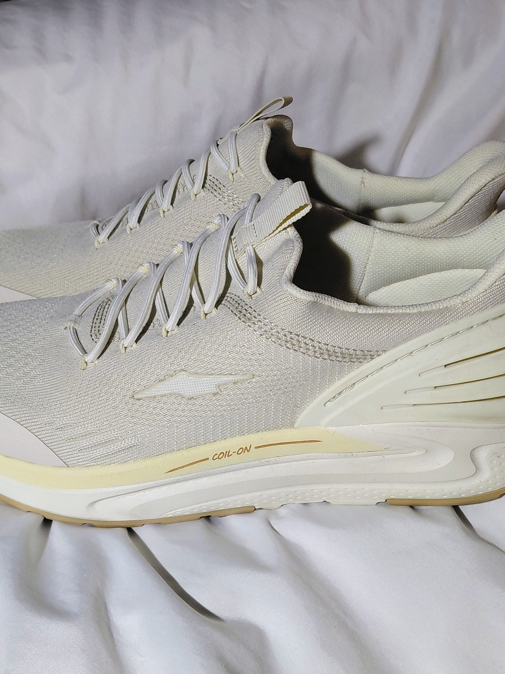 Avia Coil On 2.0 DreamCell Comfort Cushioned Knit Lace-Up Sneakers Beige/White